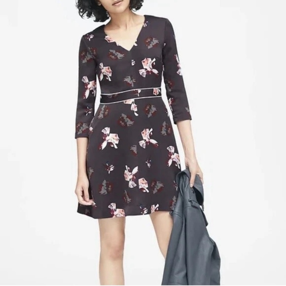 Banana Republic Women's Floral Dress 3/4 Sleeve, V-neck, Size 8